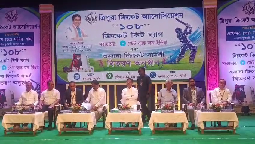 Tangsal salo Tripura Cricket Association ni bwkhaktwi Rabindra Centenary Building o 108 Cricket kit Bag tei Kubui Cricket Samungni Samungrok Yapharmung Khlaikha.